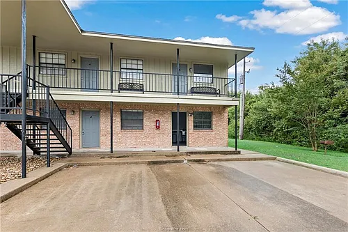 607 Wades Way Photo 1