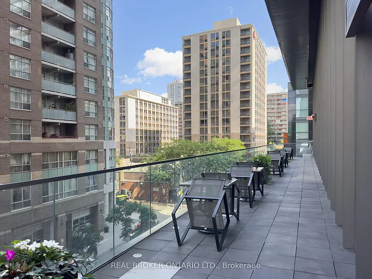 15 Grenville St #401 — Photo 14
