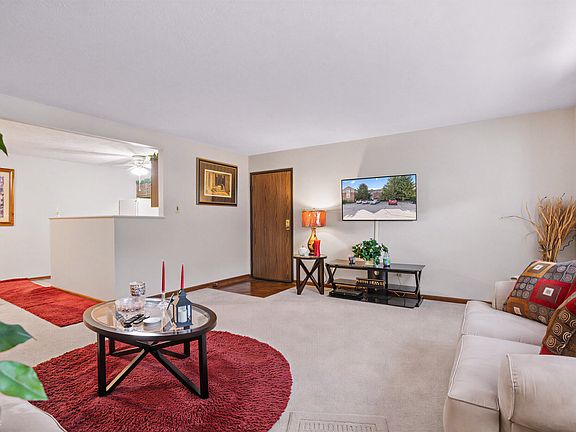 4th image of 1763 Wellesley Ln #1C