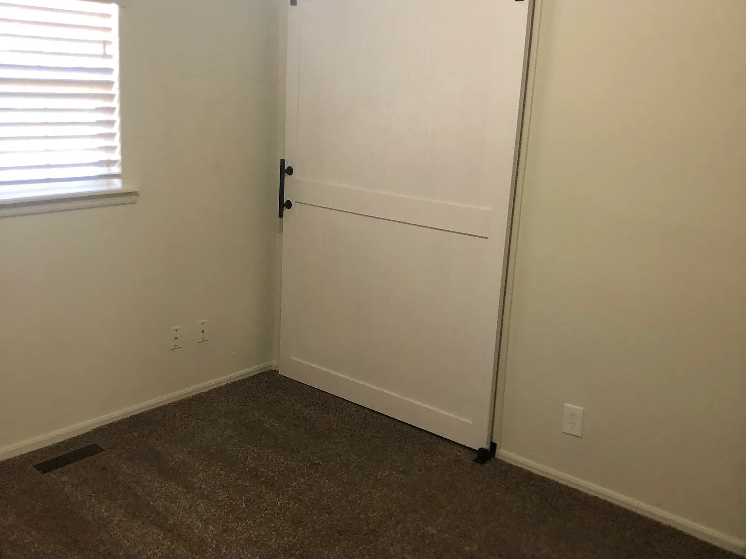 3 bed, 906 sqft, $1,000 — Photo 3