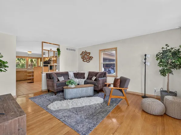 3921 N 100th STREET #3925, Wauwatosa, WI 53222