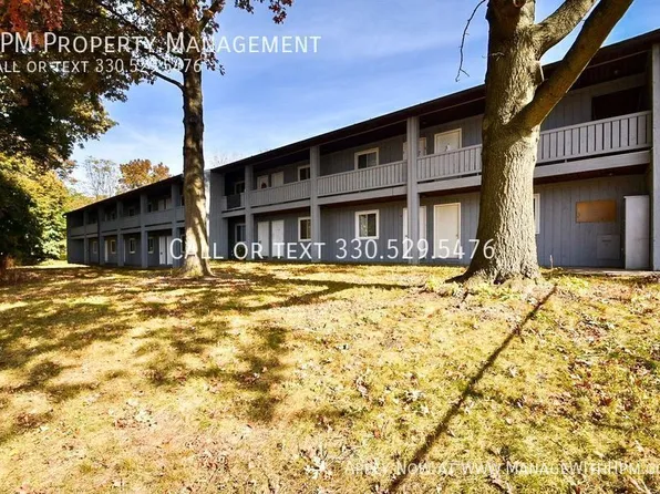 82 1st St SE #11, Barberton, OH 44203