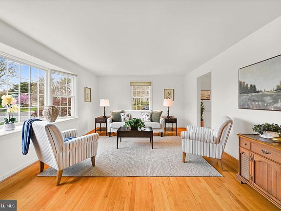 5th image of 29 Mayfield Dr