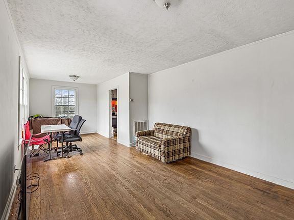 4th image of 305 8th Ave S