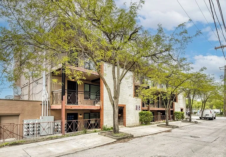 5616 N Washtenaw Ave #105 — Photo 8