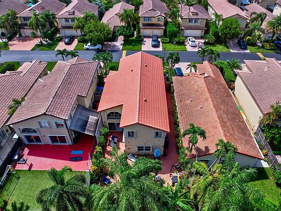 3rd image of 11279 NW 51st Ter