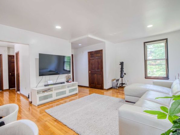 18 Hardenburgh Ave APT 2, Demarest, NJ 07627