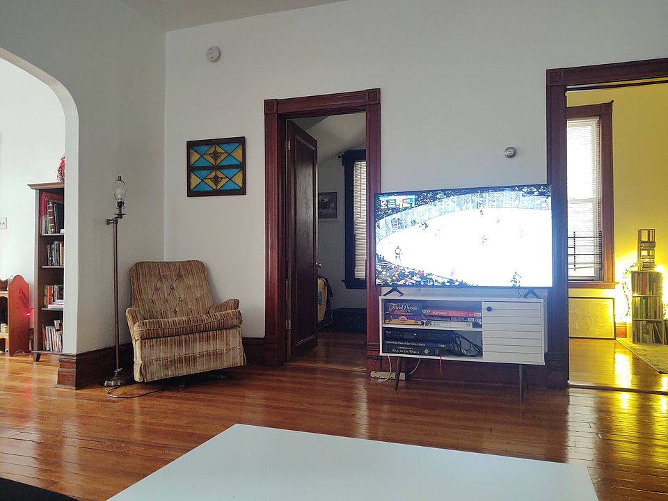 1st image of 839 N Damen Ave #1