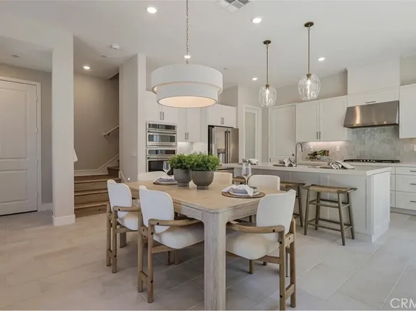 27477 Red Alder Ln, Valencia, CA 91381