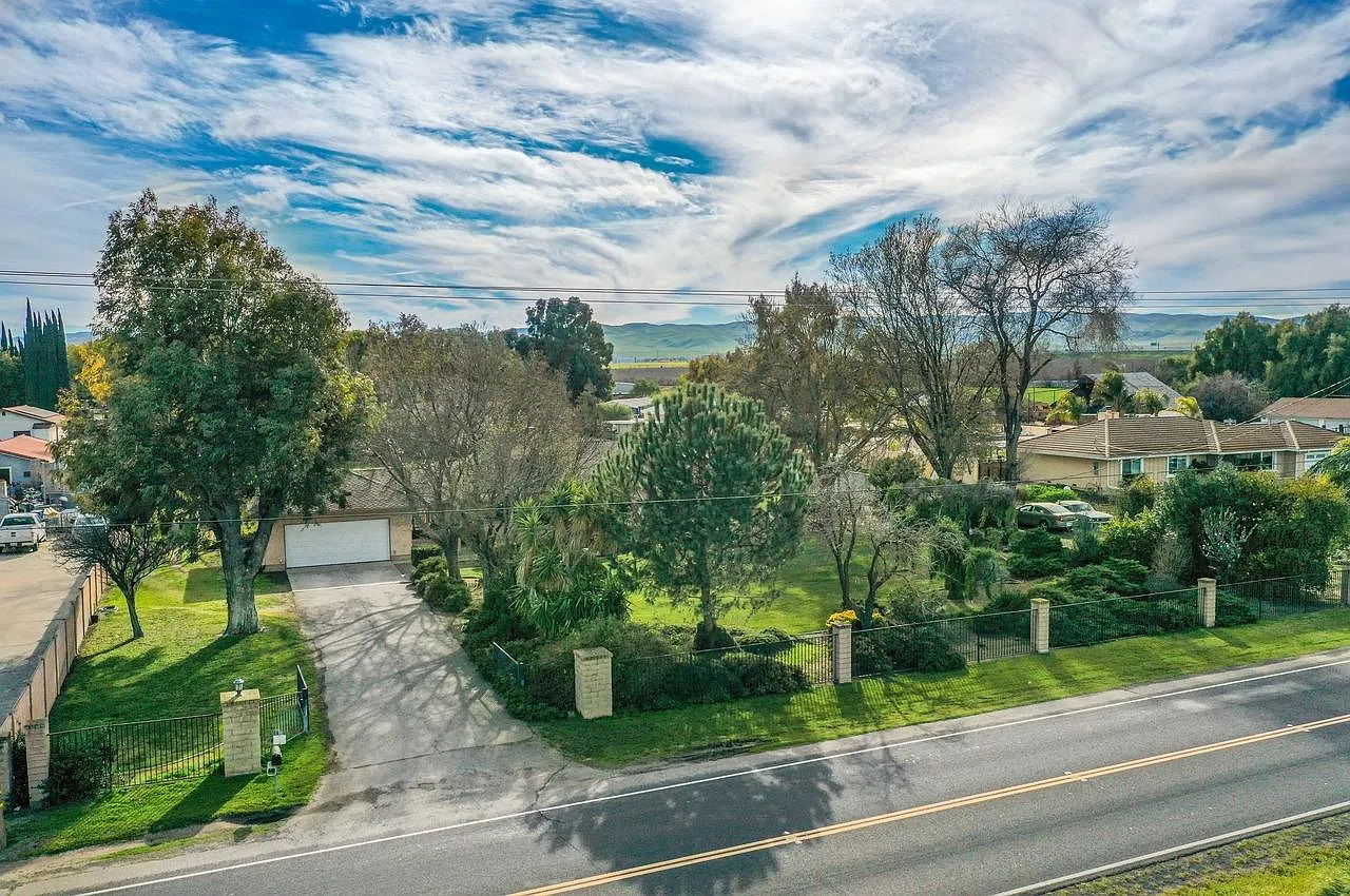 17188 W Von Sosten Rd photo 1