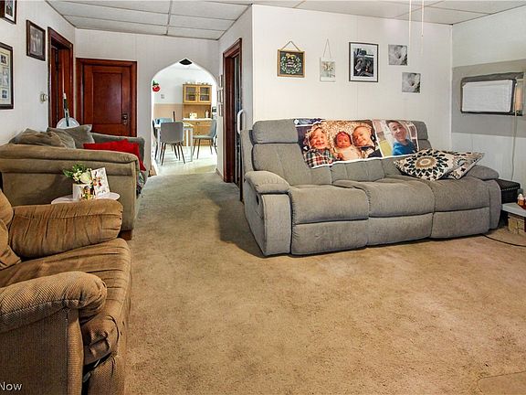 4th image of 5860 Woodman Ave
