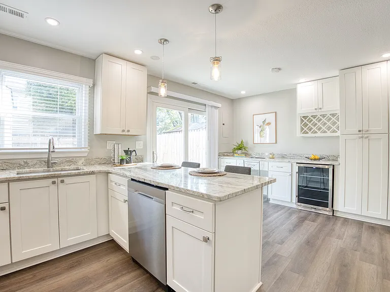 1821 Sheringham W — Photo 12