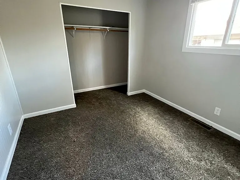2038 Laburnum Ave #B — Photo 25