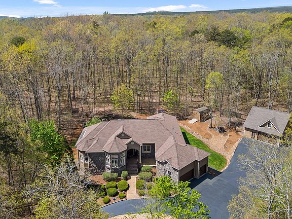 3rd image of 240 Horseshoe Bend Rd E