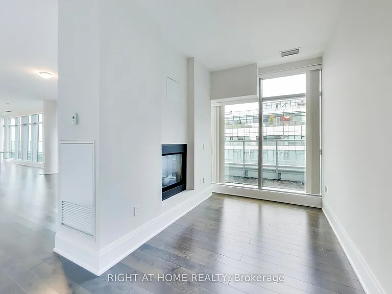 39 Queens Quay E #1126 — Photo 16