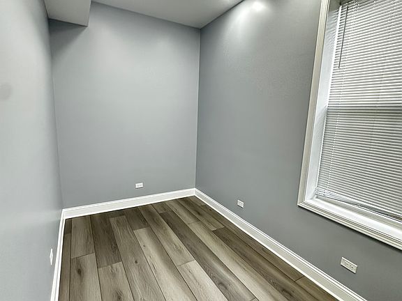 5th image of 1341 N Ashland Ave Suite 1