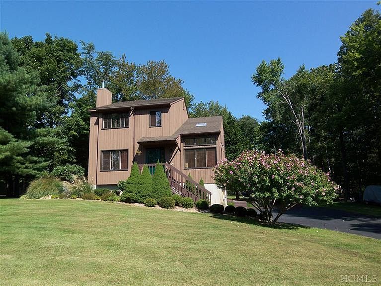 1st image of 15 Apple Hill Dr