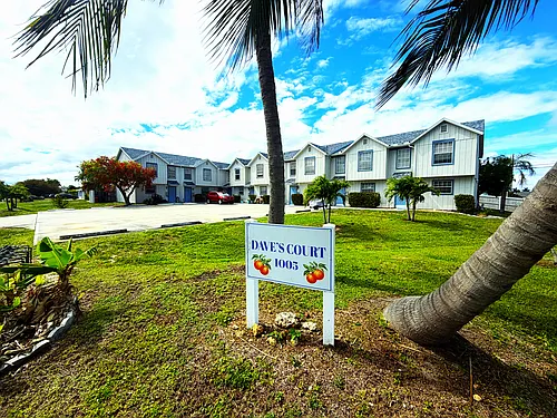 1005 SW 48th Ter #1 Photo 1