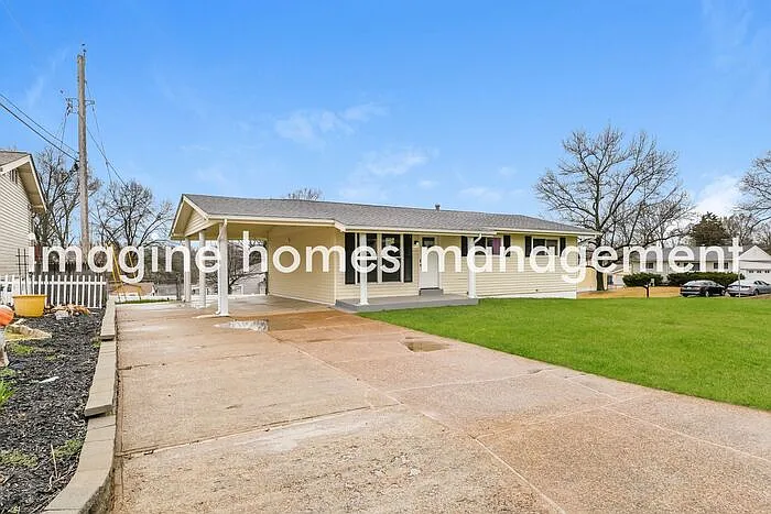 4 bed, 2.0 bath, 1560 sqft, $2,495 — Photo 2