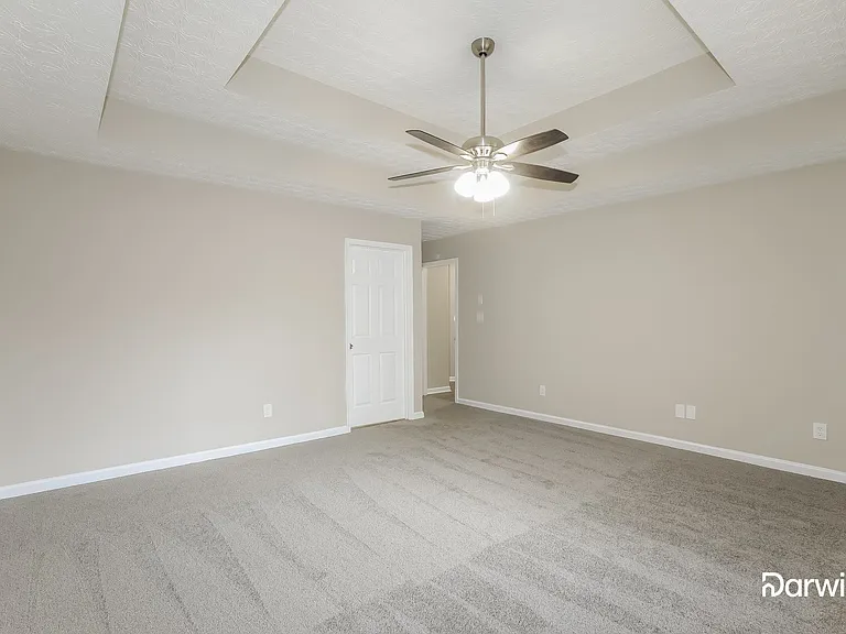 303 Laurel Ct — Photo 7