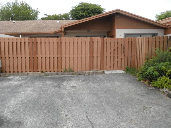 2080 SW 24th Cir, Boynton Beach, FL 33426