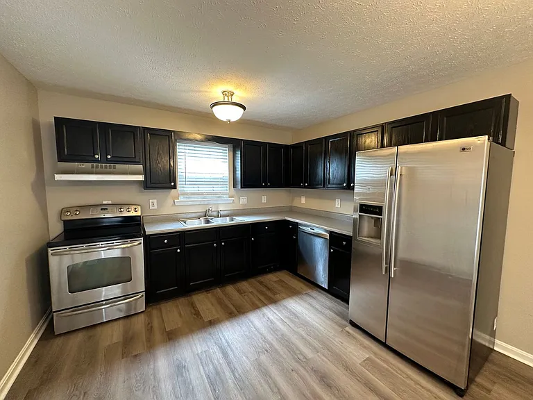 3929 Pinoak View Ct — Photo 7
