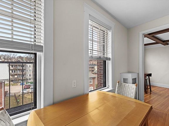 5th image of 110 Lanark Rd APT 10