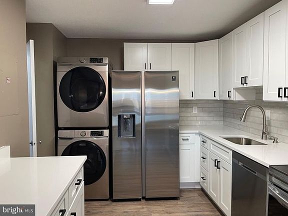 4th image of 307 Yoakum Pkwy APT 1209