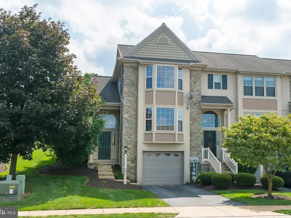 681 Royal View Dr, Lancaster, PA 17601