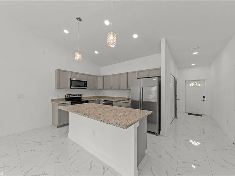 1938 Laverna Ave — Photo 10