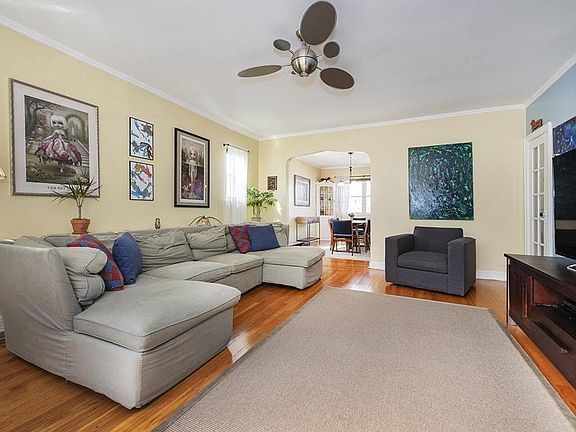 5th image of 3054 Hobart St