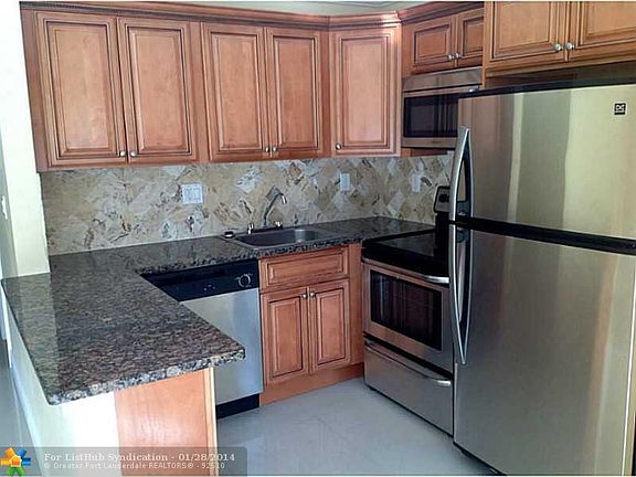 3rd image of 113 SE 11th Ave APT 2