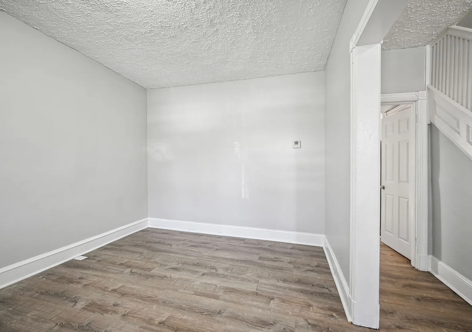 All Utilities Included - 5BR/2BA Rowhome with Washer/Dryer — Photo 3