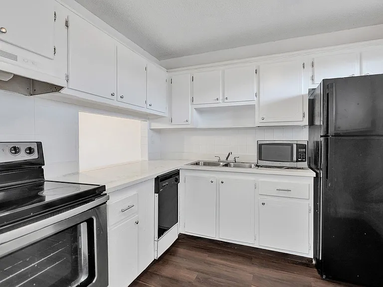 2640 Garden Dr S #301 — Photo 7