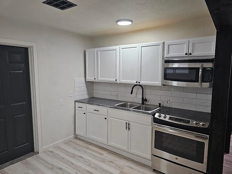 2125 N Rockford Ave — Photo 5