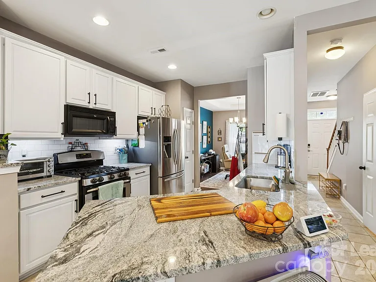 6037 Queens Walk Ct — Photo 8