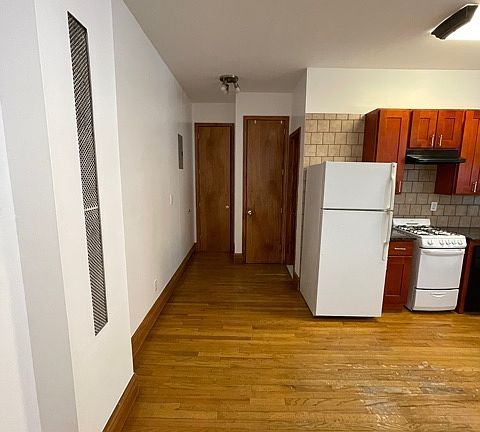 3rd image of 290 15th St #G1