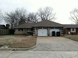 817 Eagle Dr, Moore, OK 73160