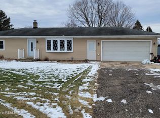 8906 Bradford Rd, Eaton Rapids, MI 48827