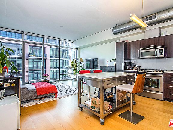 3rd image of 1100 S Hope St APT 1107