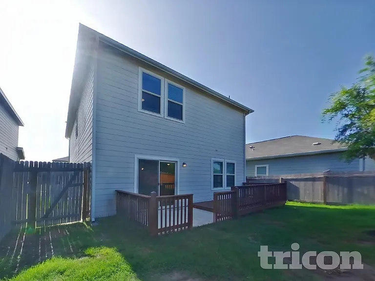 4827 Hallies Gdn — Photo 17