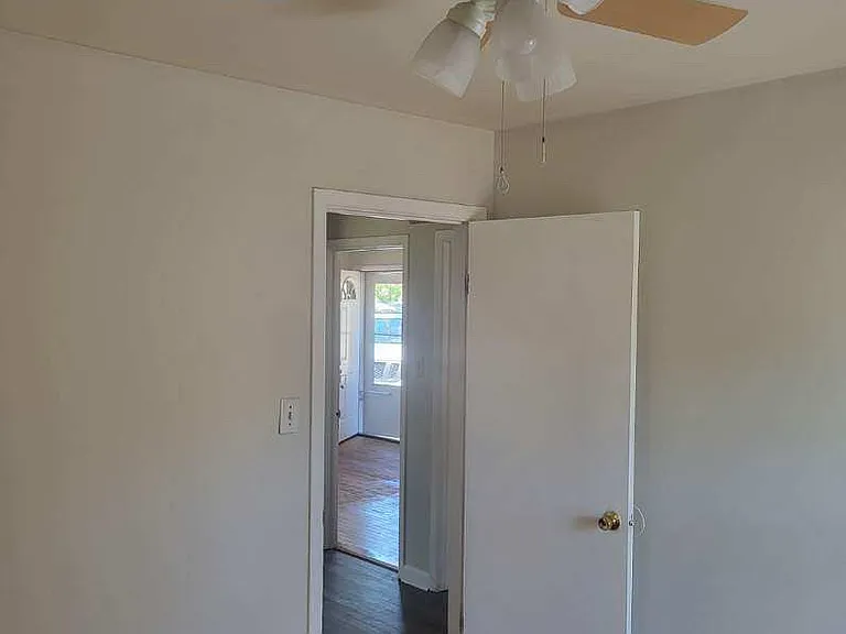 3813 Wyatt St — Photo 2