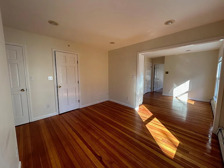 5 Locke St #2 — Photo 4