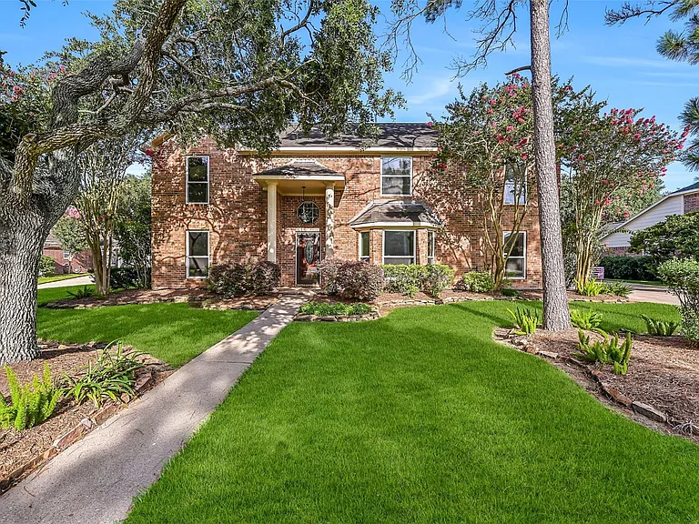 513 Meadow Bend Dr — Photo 1