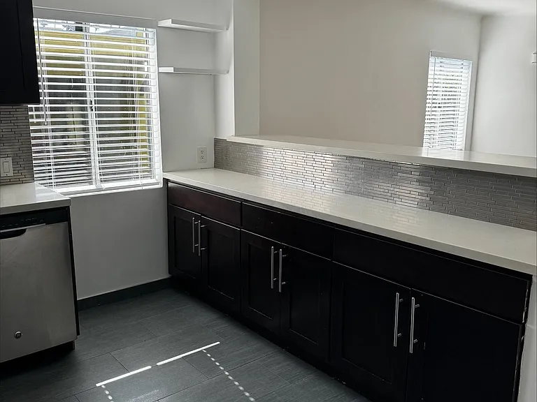 1646 N Harvard Blvd — Photo 5
