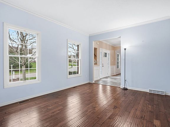4th image of 132 Cherrydale Ct