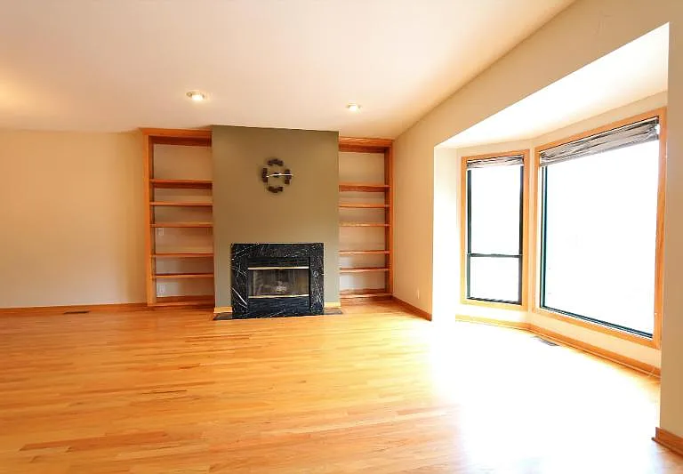 604 S Loomis St — Photo 5