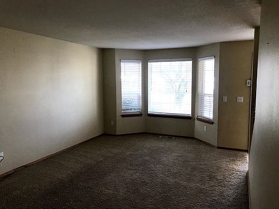 3rd image of 10701 NE 19th St