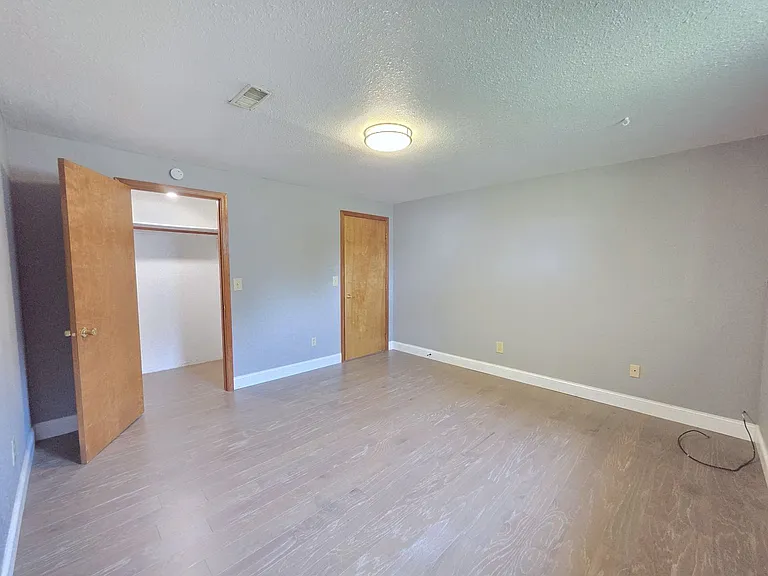 3425 E 61st Ave — Photo 35