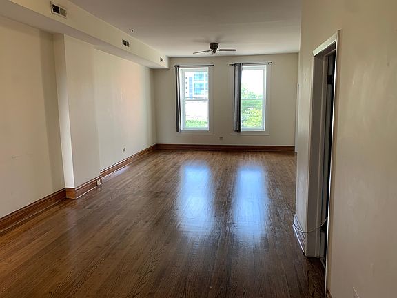 2nd image of 1711 N Clybourn Ave #2